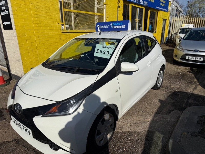 Toyota Aygo Vvt-i X-play J300TRV White #3
