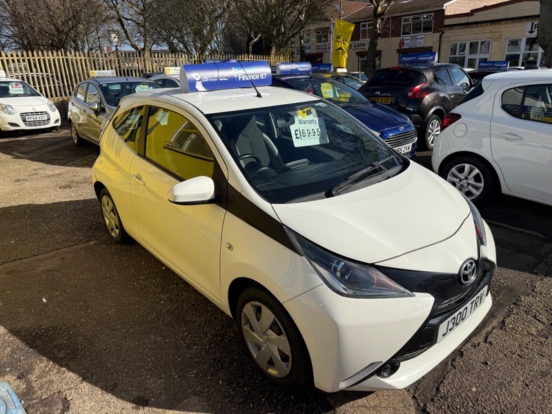 Toyota Aygo Vvt-i X-play J300TRV White #2