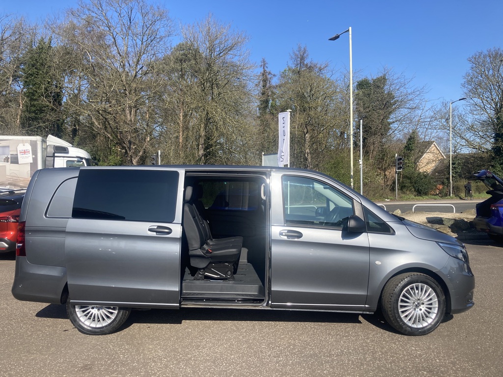 Mercedes-Benz Vito 116Cdi Premium Crew Van 9G-tronic AY73NZZ Grey #4