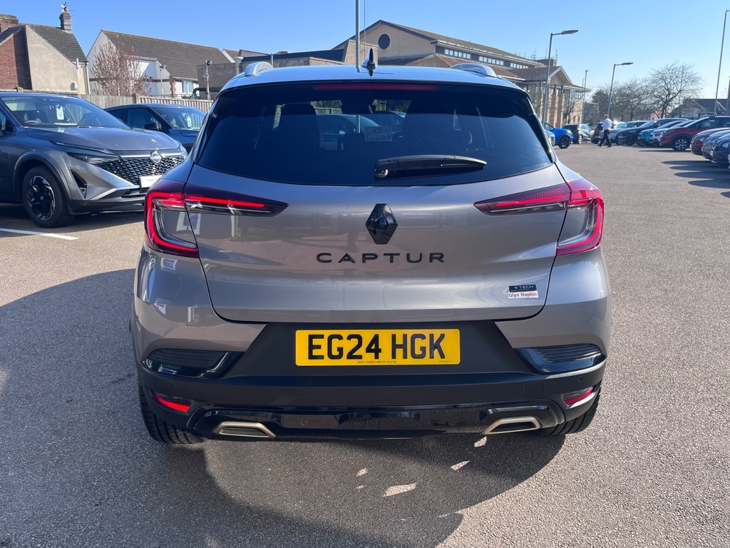 Renault Captur 1.6 E-tech Full Hybrid 145 Engineered EG24HGK Black #4