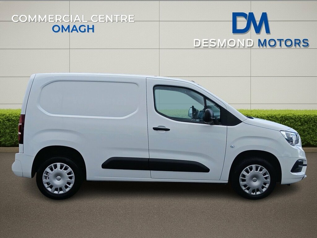 Vauxhall Combo 2300 Sportive Td DL22UGY White #2