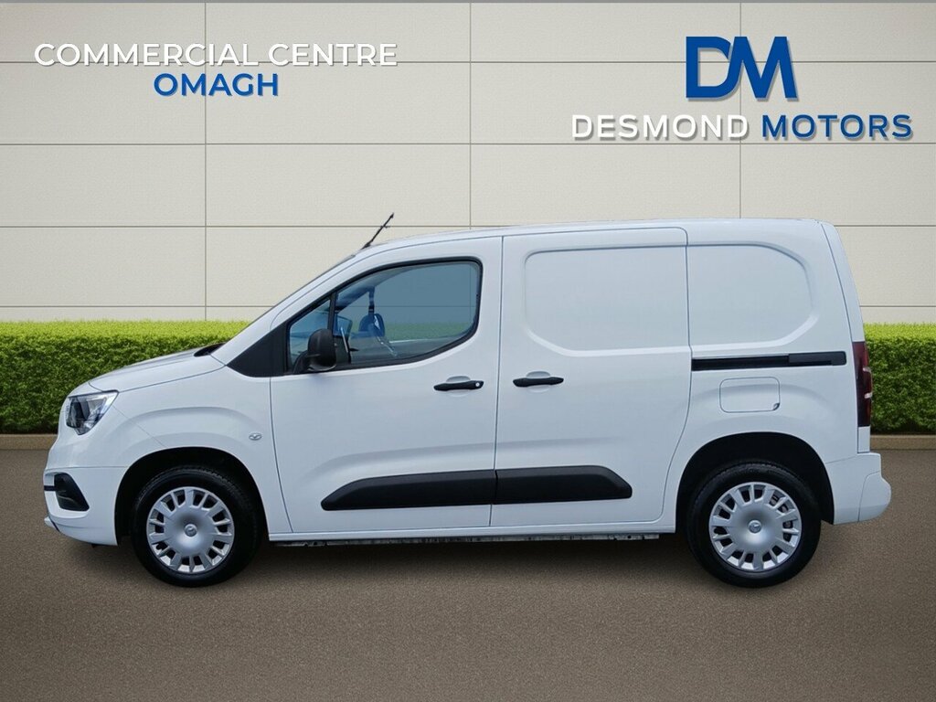 Vauxhall Combo 2300 Sportive Td DL22UGY White #4
