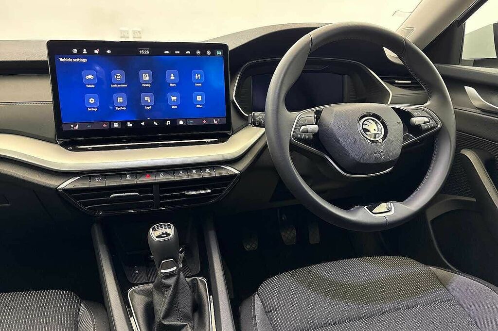 Skoda Octavia 1.5 Tsi Se Technology Moon White Metallic GL74FOT White #2