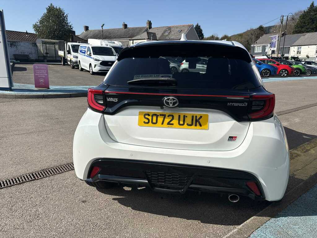 Toyota Yaris Gr Sport Hev Cvt SO72UJK White #5