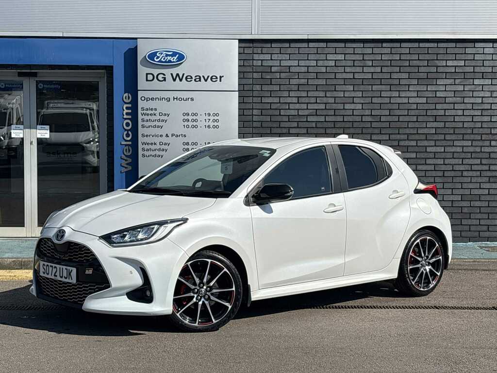 Toyota Yaris Gr Sport Hev Cvt White