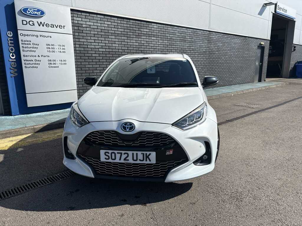 Toyota Yaris Gr Sport Hev Cvt SO72UJK White #2