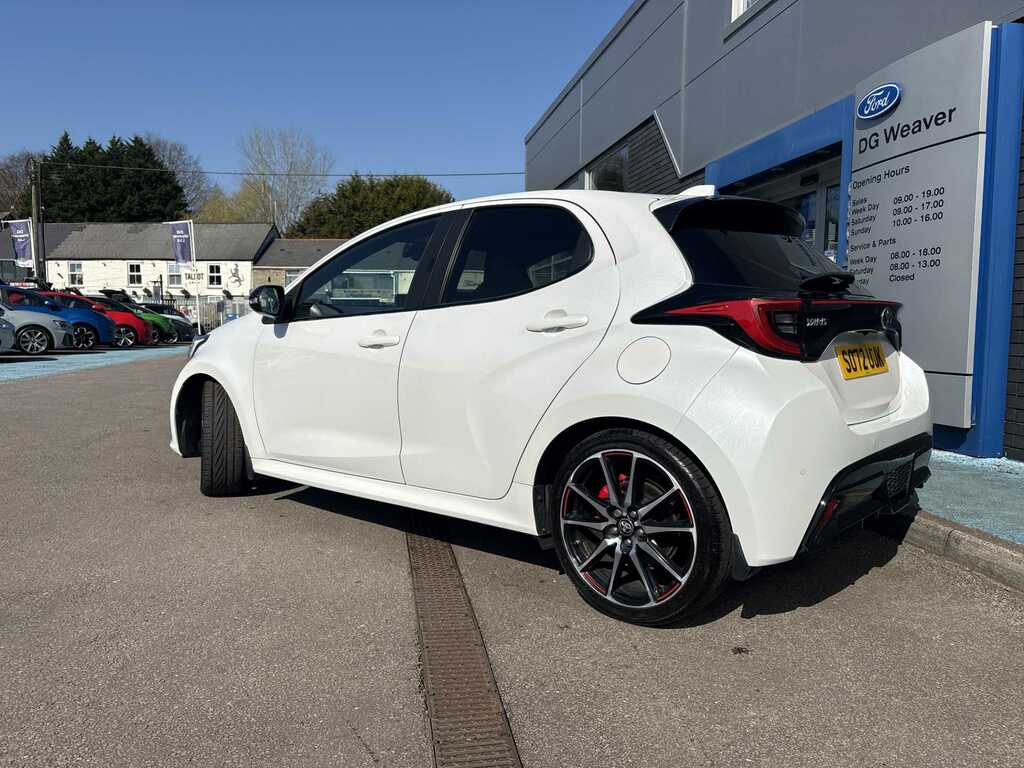 Toyota Yaris Gr Sport Hev Cvt SO72UJK White #4