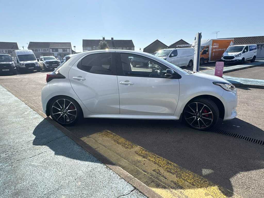 Toyota Yaris Gr Sport Hev Cvt SO72UJK White #6