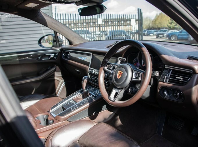 Porsche Macan V6 Turbo Pdk Euro 6 FM69YGW Black #4