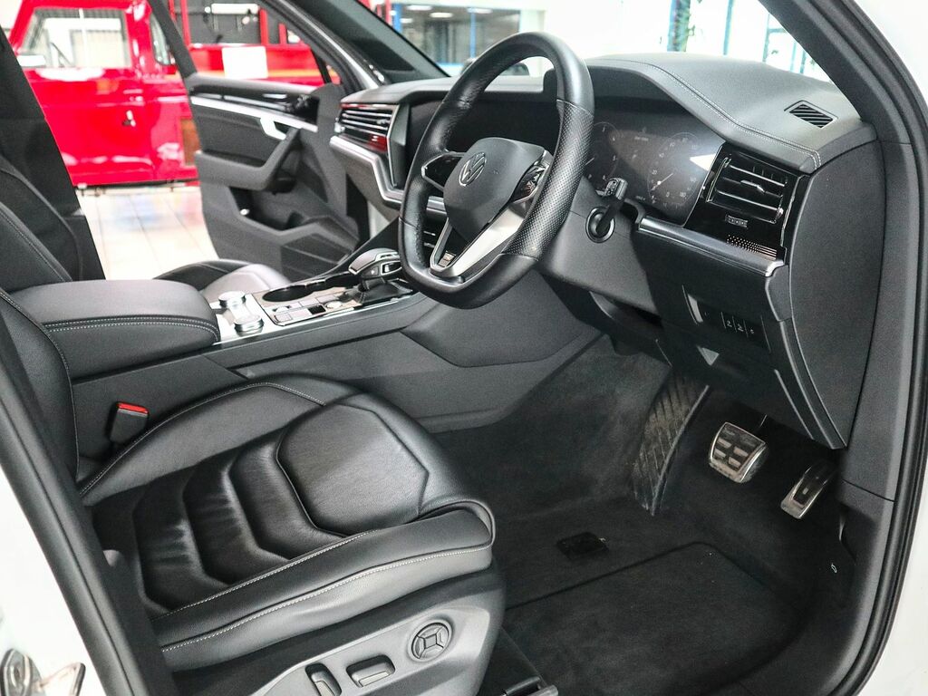 Volkswagen Touareg 3.0 Black Edition Tdi V6 Tiptronic 4Motion ML22VOC White #3
