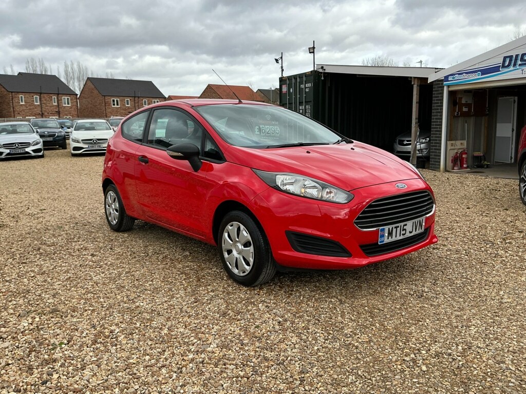 Ford Fiesta 1.25 Studio Red #2