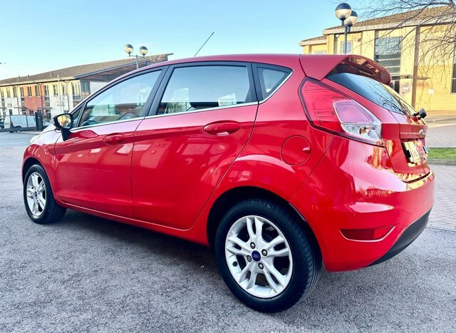 Ford Fiesta 1.25 Zetec Hatchback Euro 6 82 MD16PVY Red #2