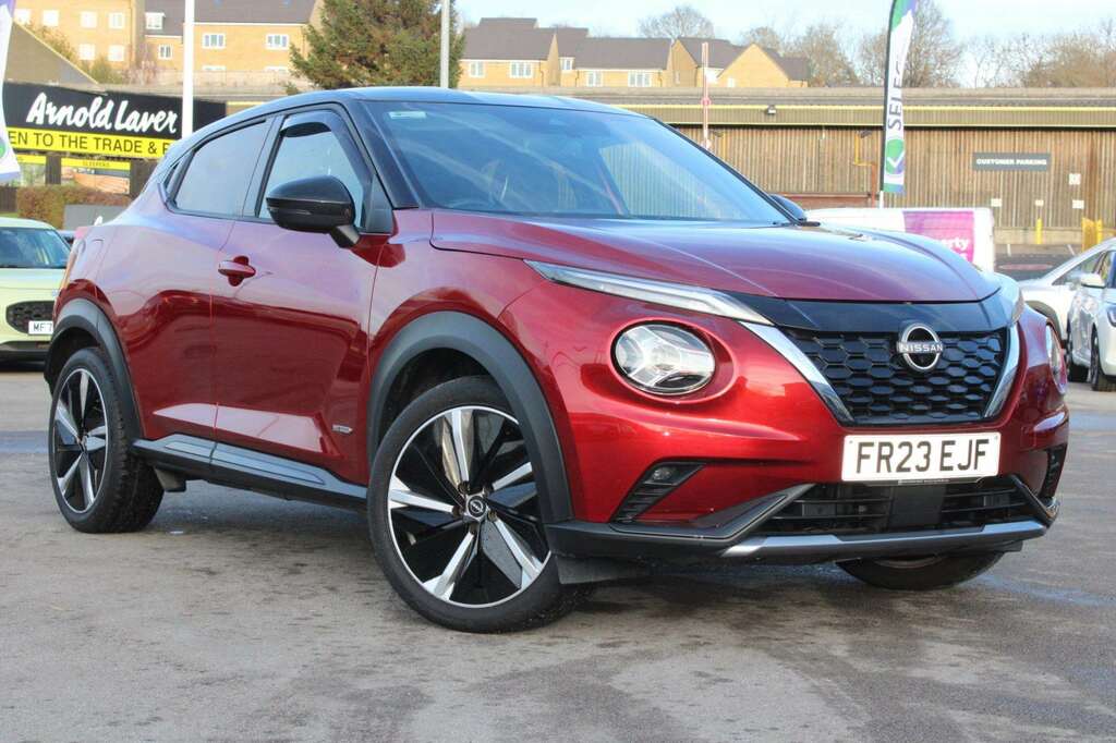 Nissan Juke 1.6 Hybrid Tekna Red