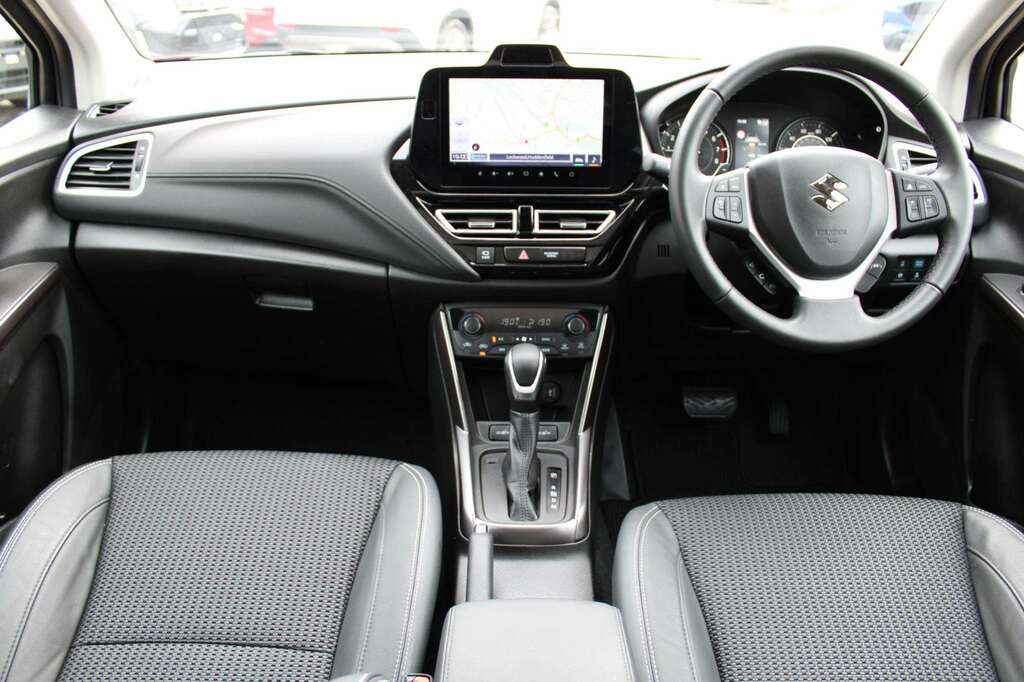 Suzuki SX4 S Cross Motion #23
