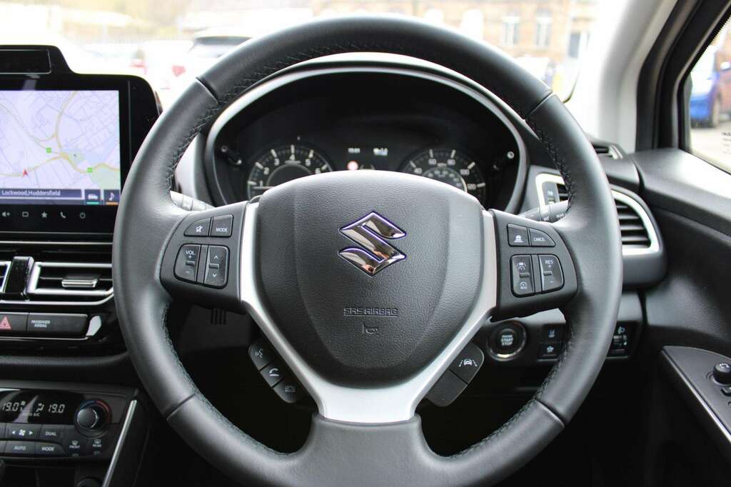 Suzuki SX4 S Cross Motion #29