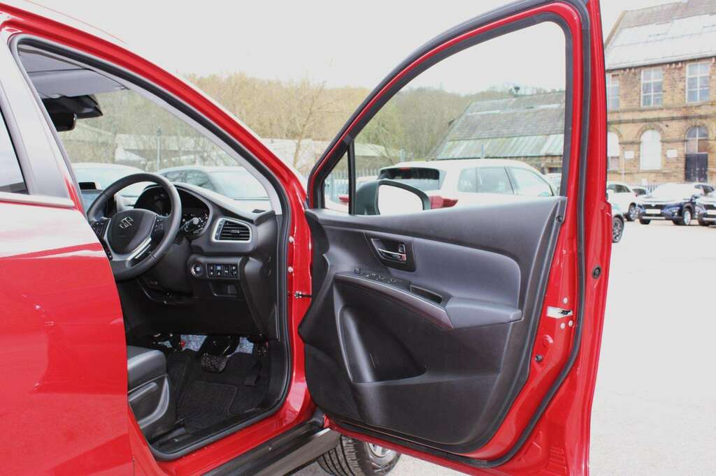 Suzuki SX4 S Cross Motion #17