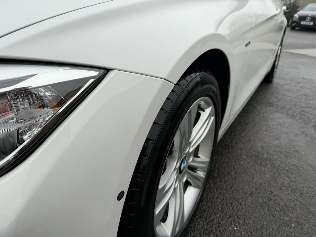 BMW 3 Series Sport Saloon 9 White #5