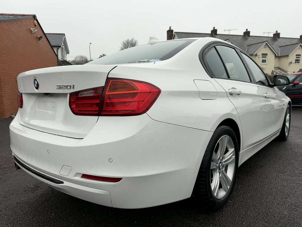 BMW 3 Series Sport Saloon 9 White #4