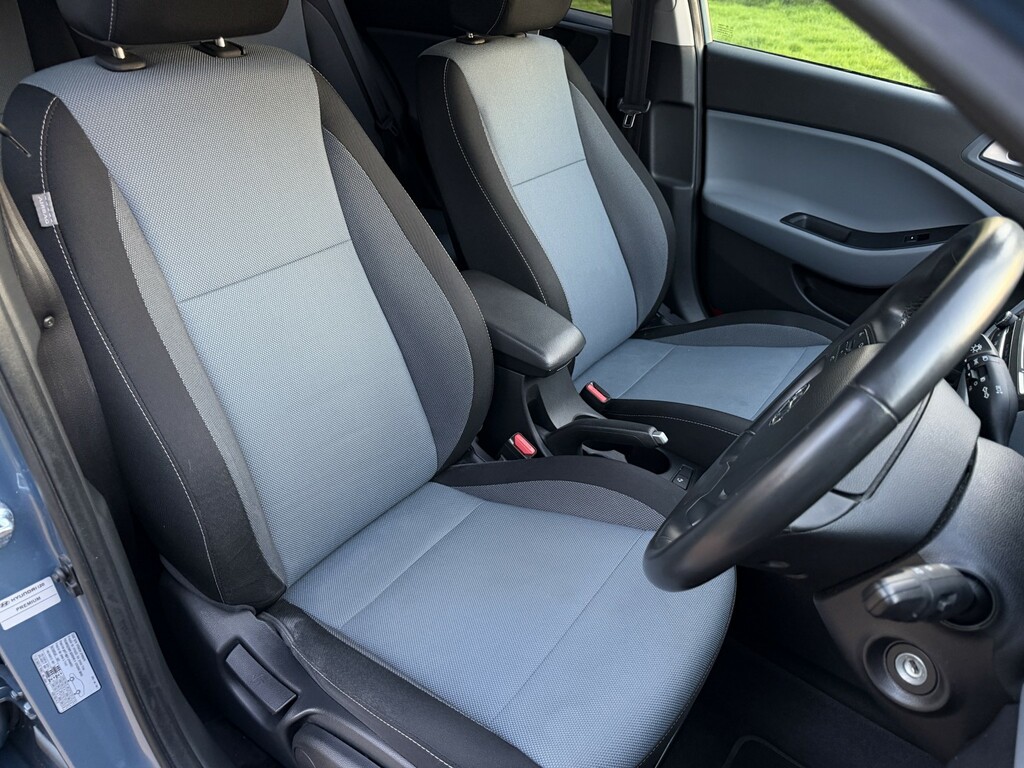 Hyundai I20 Hatchback 1.4 Premium 2015 HJ64WJE Blue #3
