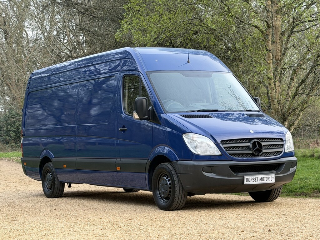 Mercedes-Benz  Saloon Black #25