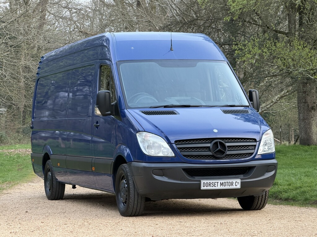 Mercedes-Benz  Saloon Black #1