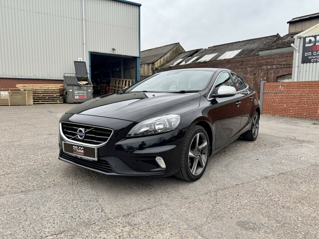 Volvo V40 Hatchback 2.0 R-design D2 2016 WF16LGG Black #2