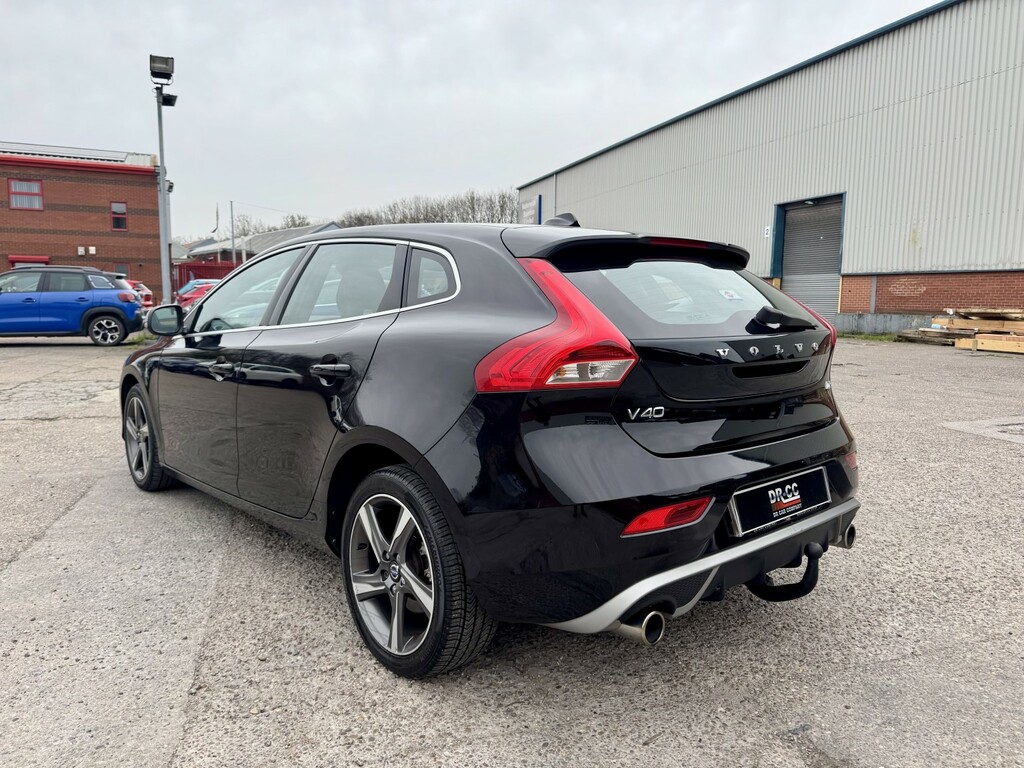 Volvo V40 Hatchback 2.0 R-design D2 2016 WF16LGG Black #5
