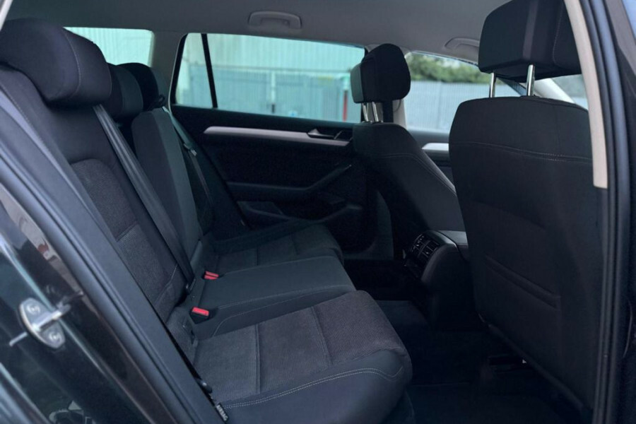 Volkswagen Passat Estate MJ67JHE Black #2