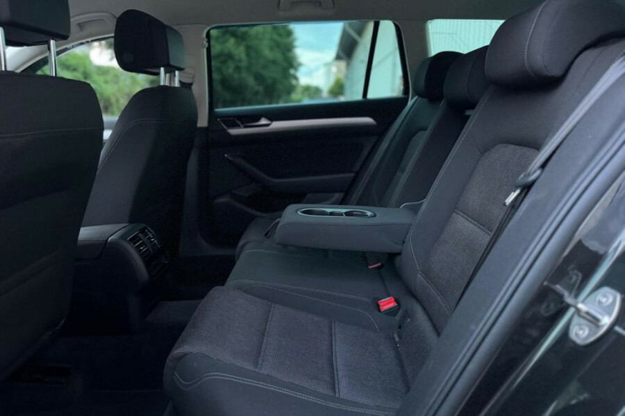 Volkswagen Passat Estate MJ67JHE Black #3