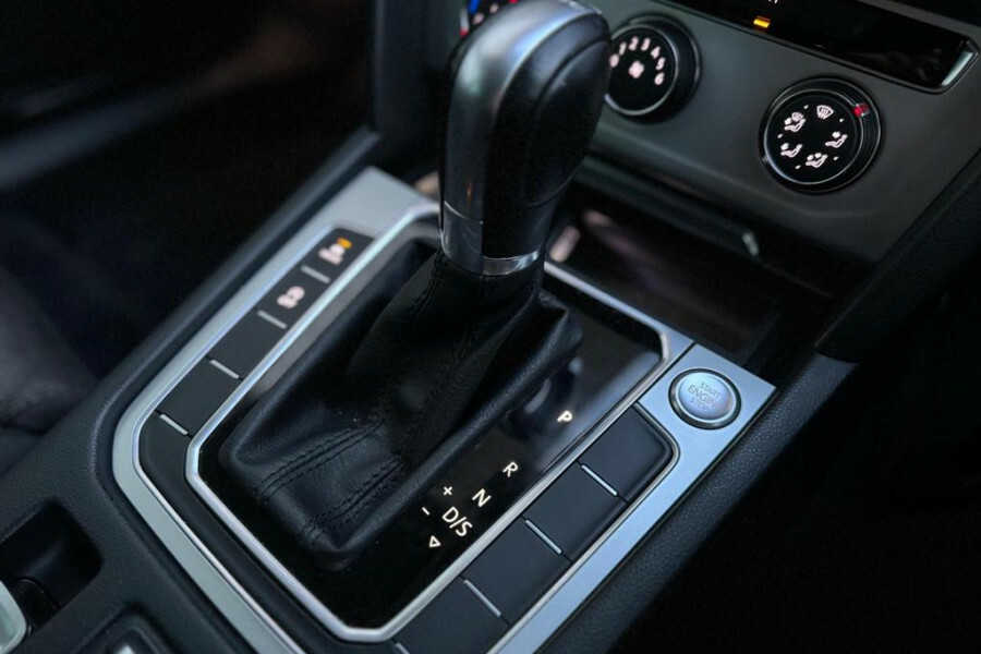 Volkswagen Passat Estate MJ67JHE Black #5