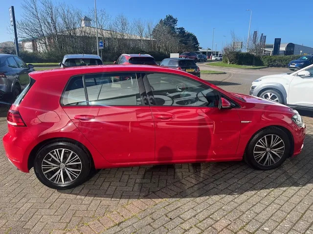 Volkswagen Golf 1.5 Tsi Evo Se Nav Dsg DC18AVT Red #4