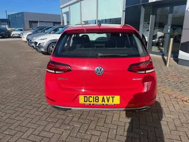 Volkswagen Golf 1.5 Tsi Evo Se Nav Dsg DC18AVT Red #2