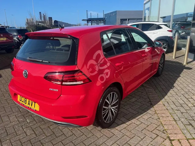 Volkswagen Golf 1.5 Tsi Evo Se Nav Dsg DC18AVT Red #3