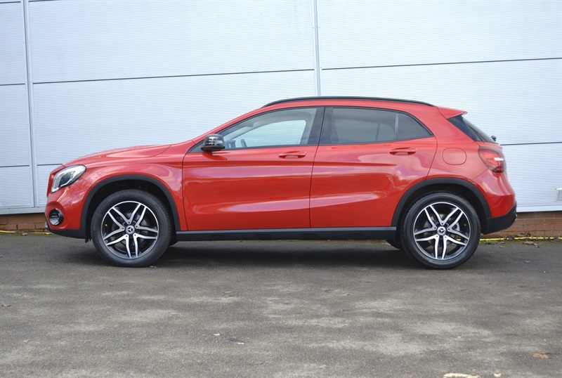 Mercedes-Benz GLA Class 1.6 Gla180 Gpf Urban Edition Suv 7G-dct MV69BRZ Red #3