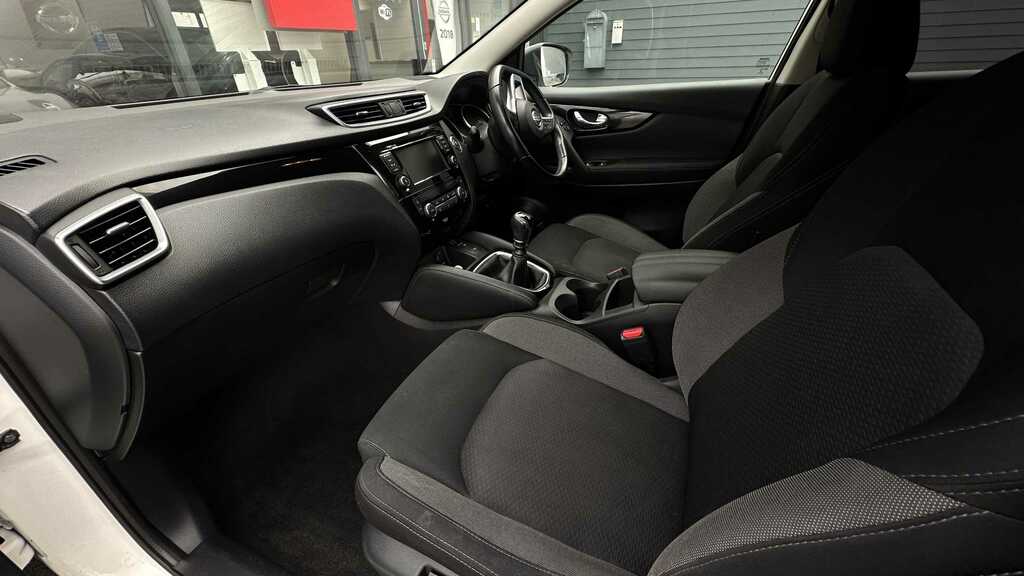 Nissan Qashqai N-connecta Dig-t WN70YBA White #2