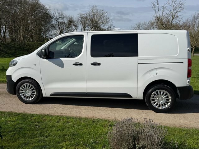 Toyota PROACE Mpv YN21NBC White #3
