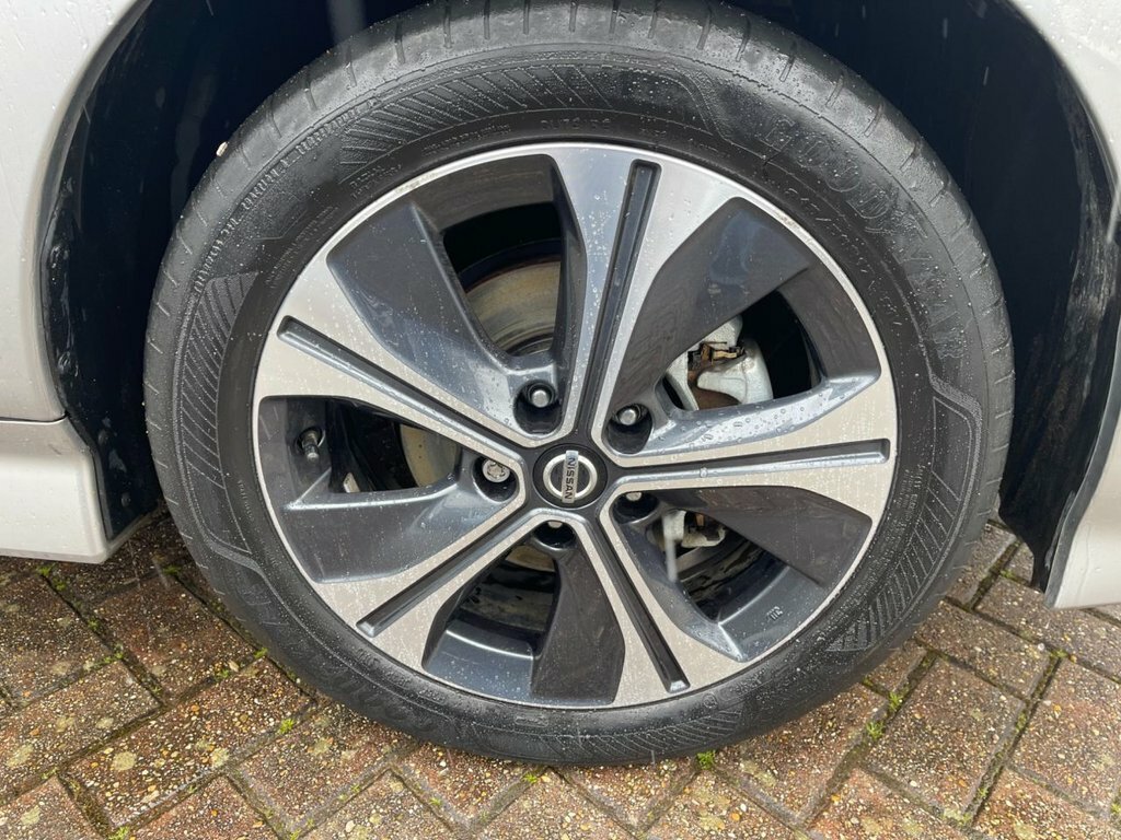 Nissan Leaf 2022 40Kwh N-connecta Hatchback EY71PUH Silver #2