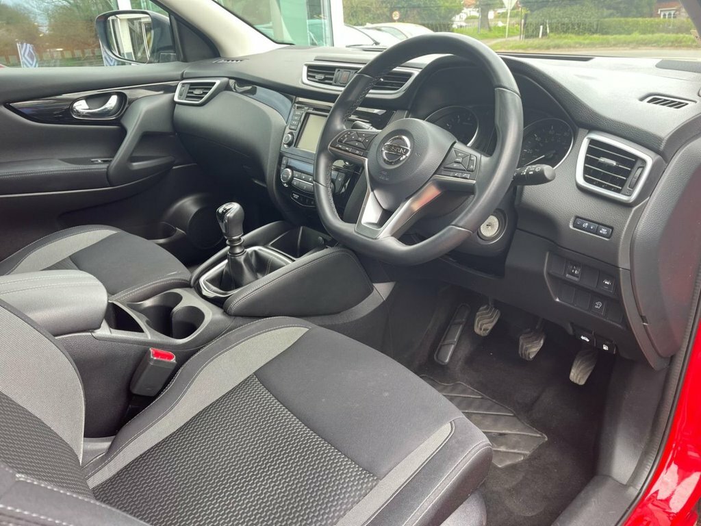 Nissan Qashqai 2020 1.3 Dig-t Acenta Premium Suv Manua YA70VWB Red #3
