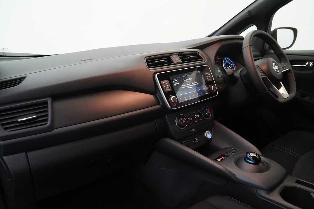 Nissan Leaf 40Kw Acenta With Rear View Camera And Apple PE22XLA Black #2