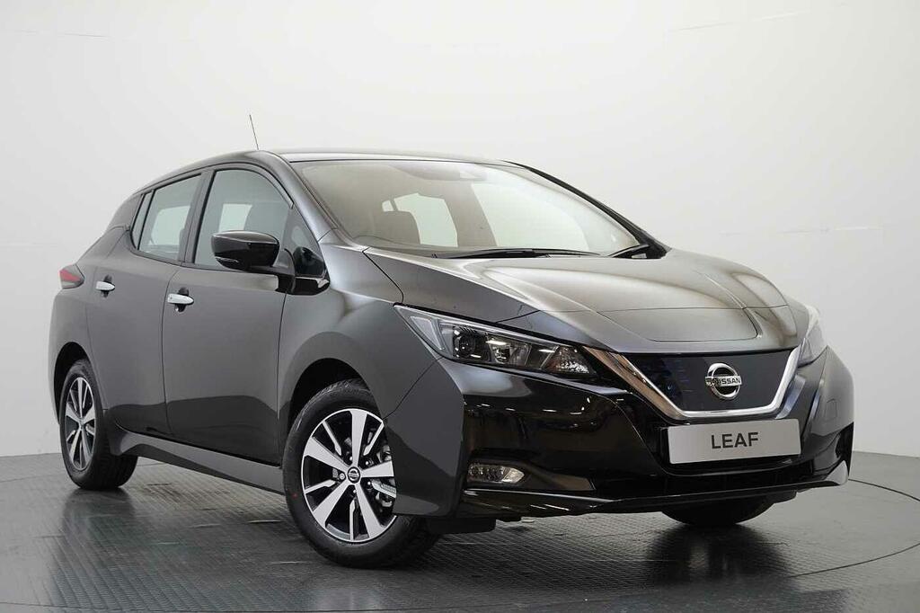 Nissan Leaf 40Kw Acenta With Rear View Camera And Apple Black