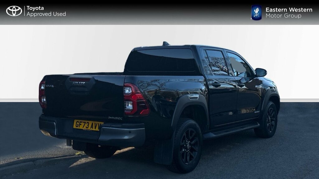 Toyota HILUX 2.8 D-4d Invincible X 4Wd Euro 6 Ss Black #2