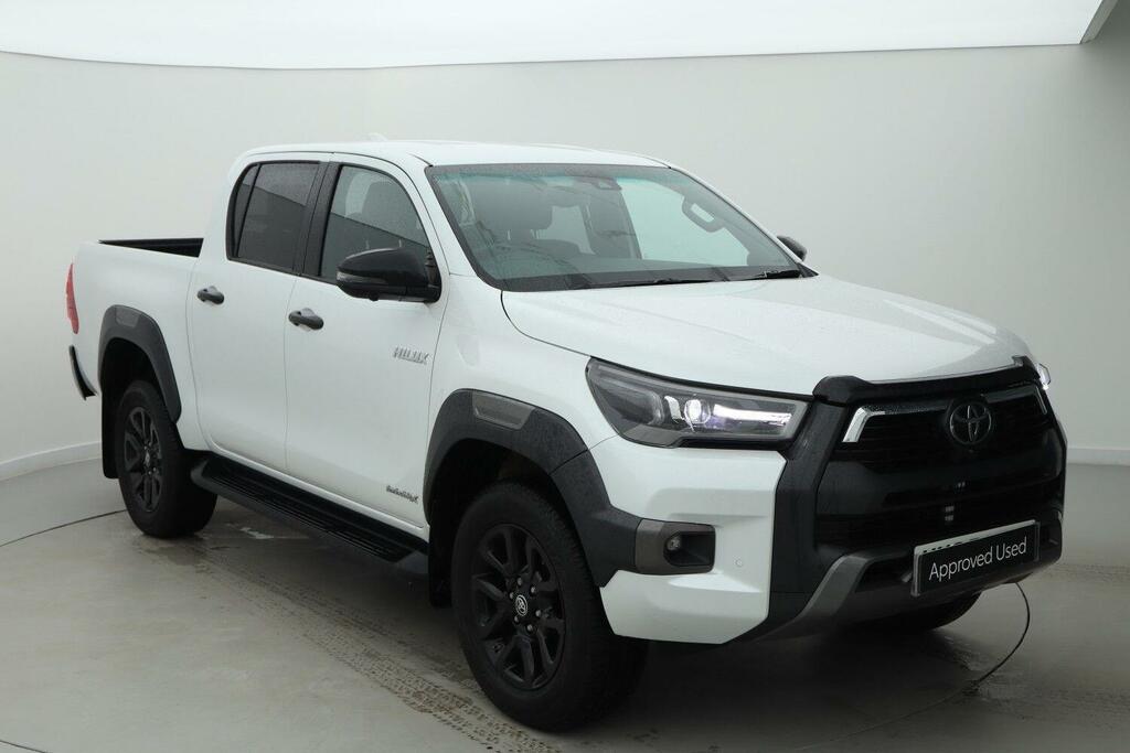 Toyota HILUX 2.8 D-4d-h Invincible X Pickup Hybrid A White