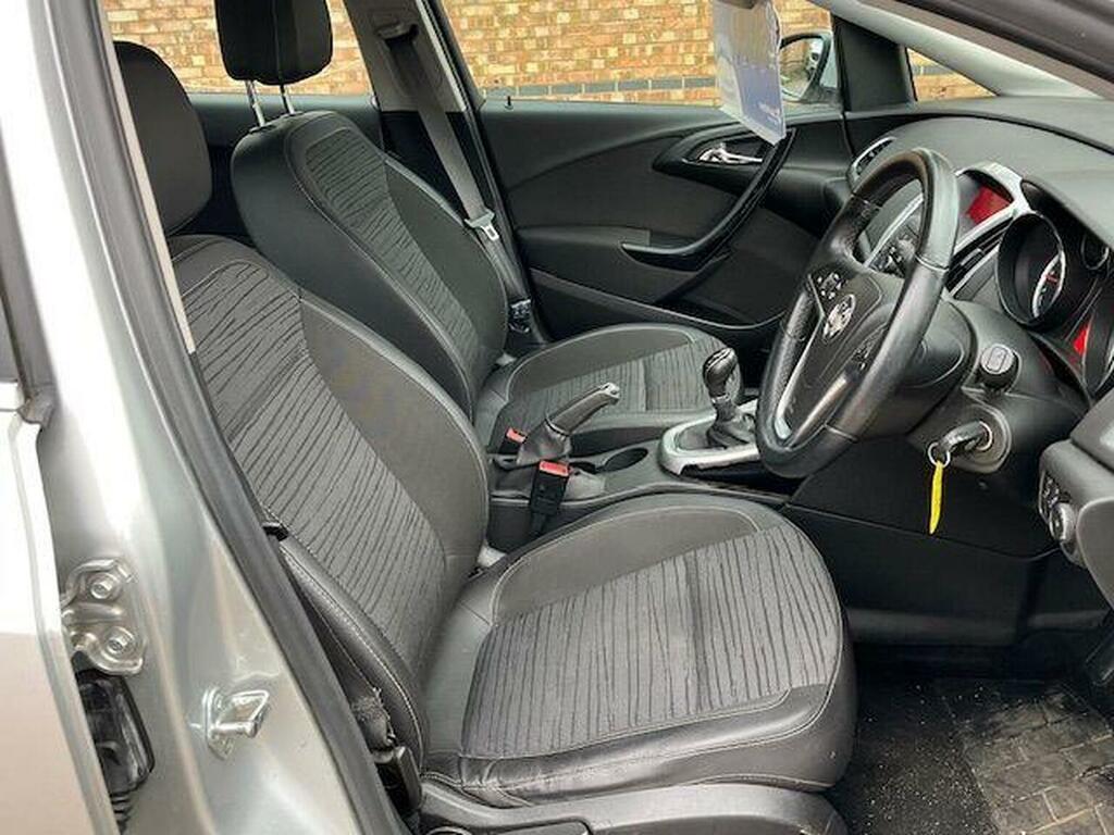 Vauxhall Astra Hatchback 1.4 16V Excite Euro 5 201564 AP64GKC Silver #6