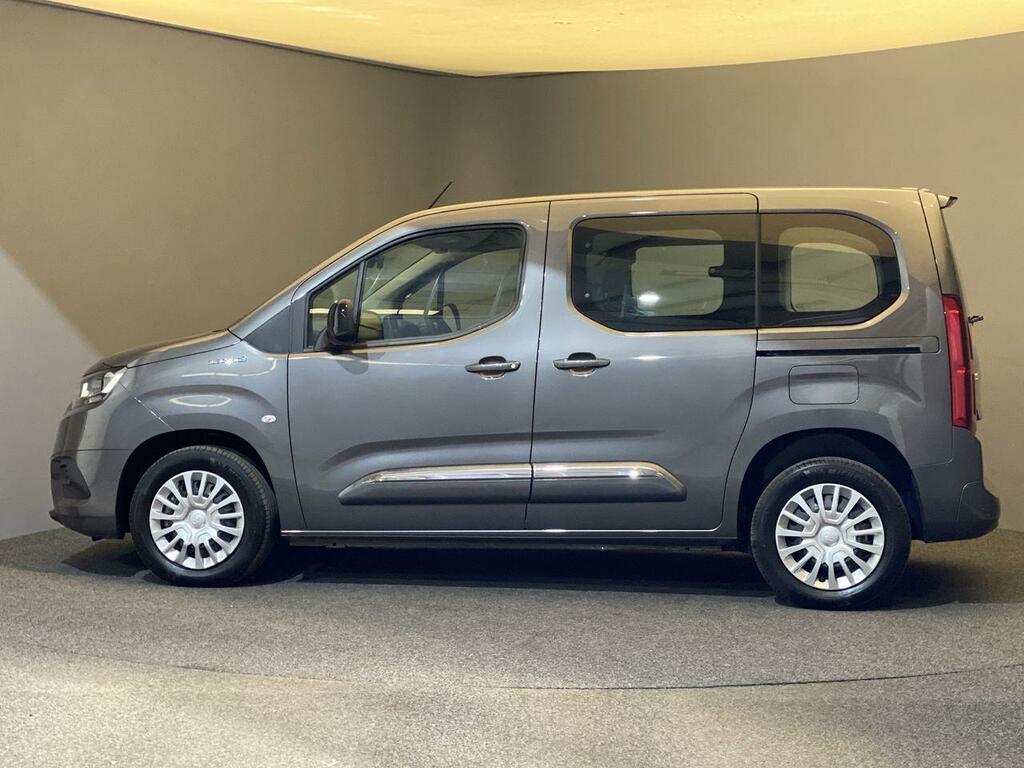 Toyota Proace City 50Kwh 136Ps Shuttle Short Mpv Nq KW74JDK #3
