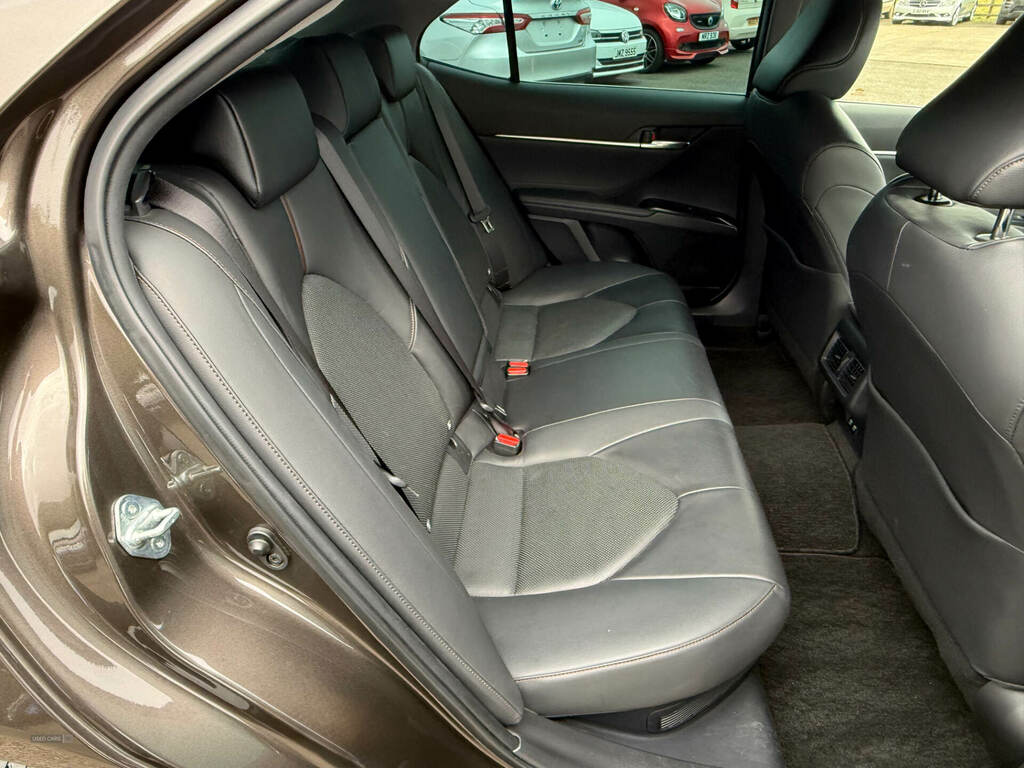 Toyota Camry 1.8 Excel Hybrid Hatchback Red #10