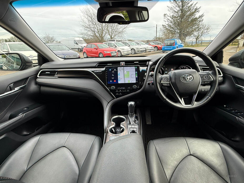 Toyota Camry 1.8 Excel Hybrid Hatchback Red #11