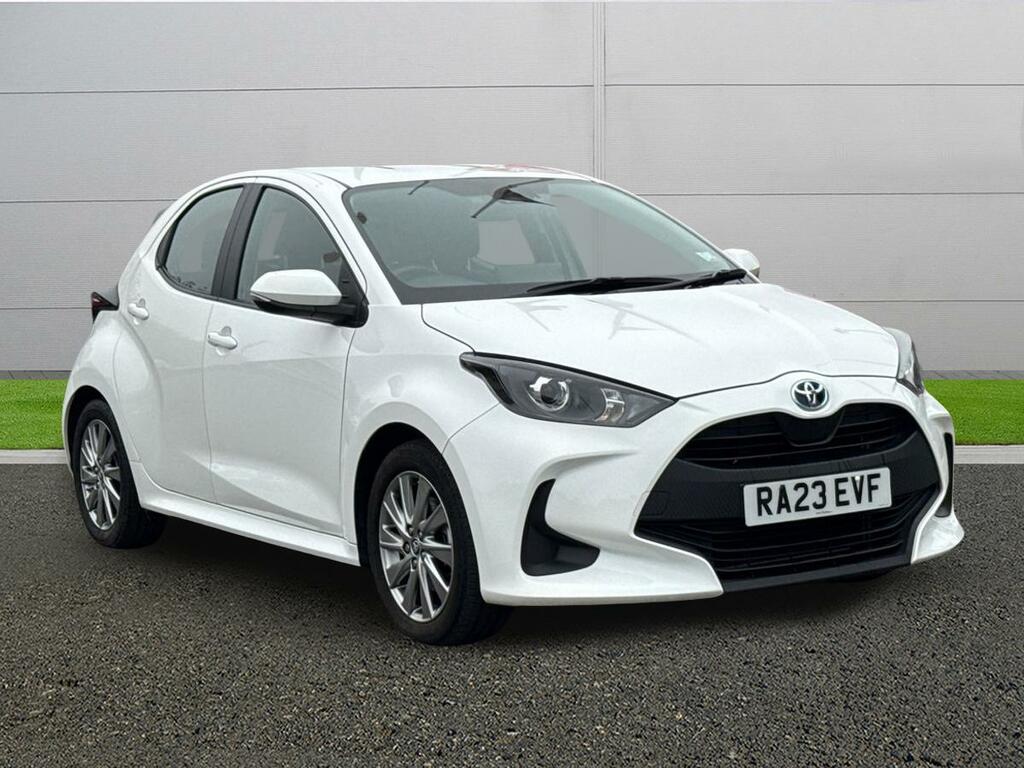 Toyota Yaris Icon White