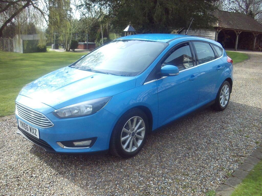 Ford Focus 1.6 Titanium Powershift Euro 6 Blue