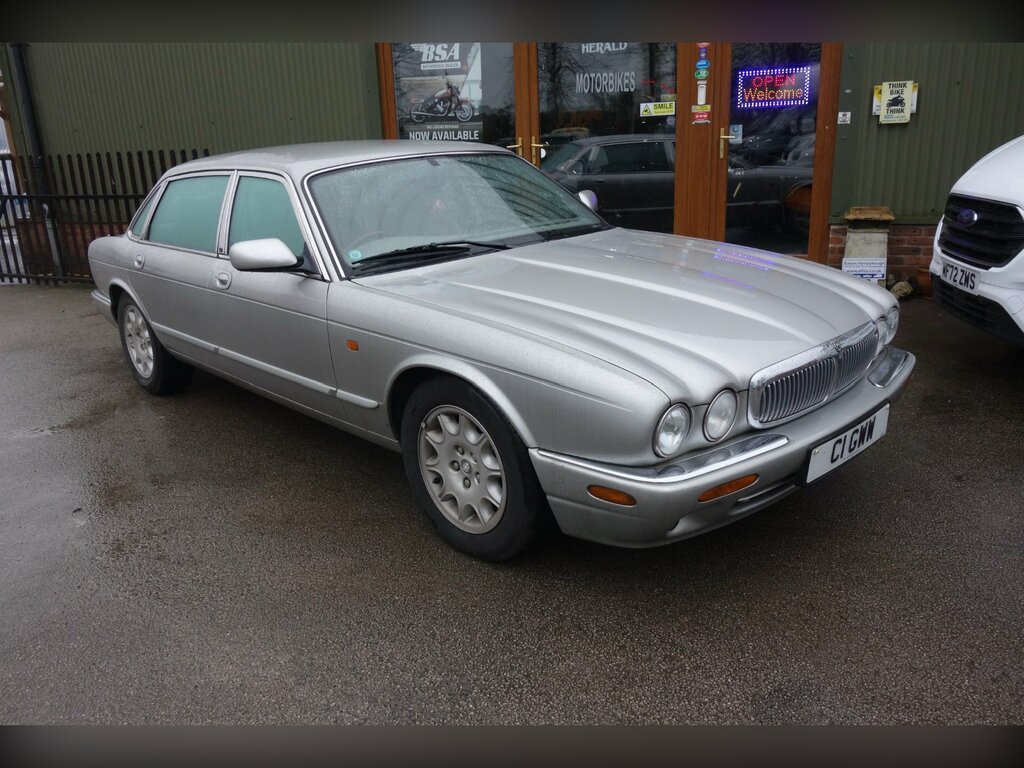 Jaguar XJ Sovereign Lwb Silver