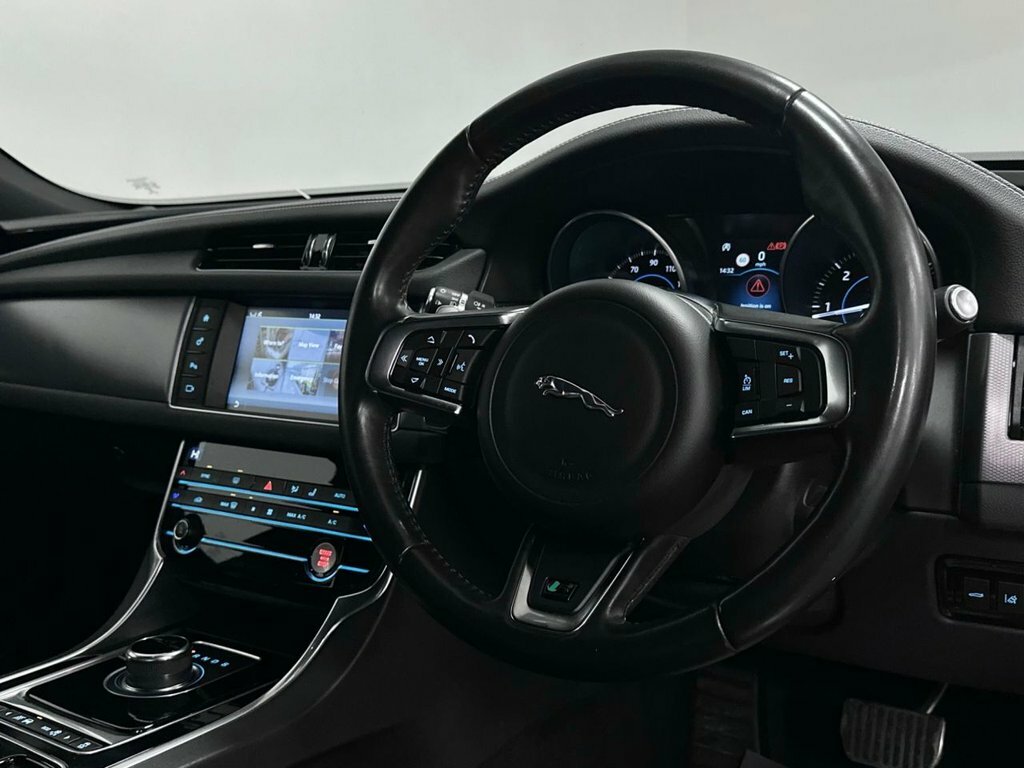 Jaguar XF 2L R-sport SL67FJN Red #4